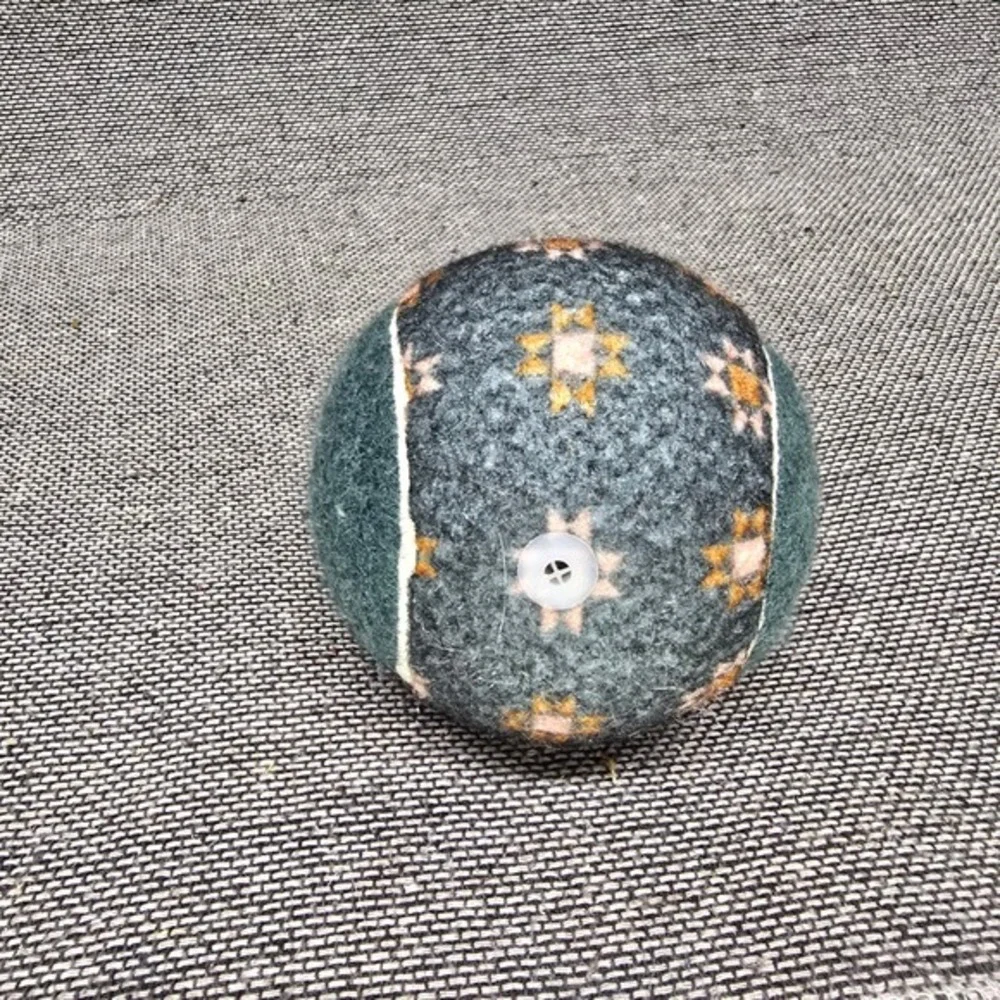 MuttNation Miranda Lambert Dog Ball Green Grey Star Pattern Excellent‎ Condition